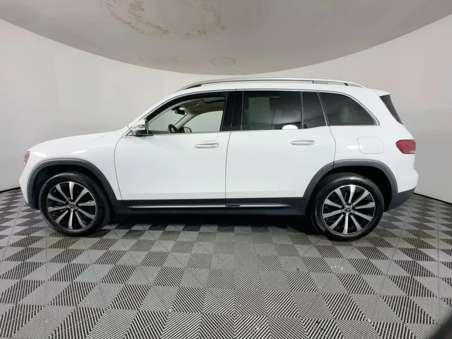 2023 Mercedes Benz GLB 250 photo 1