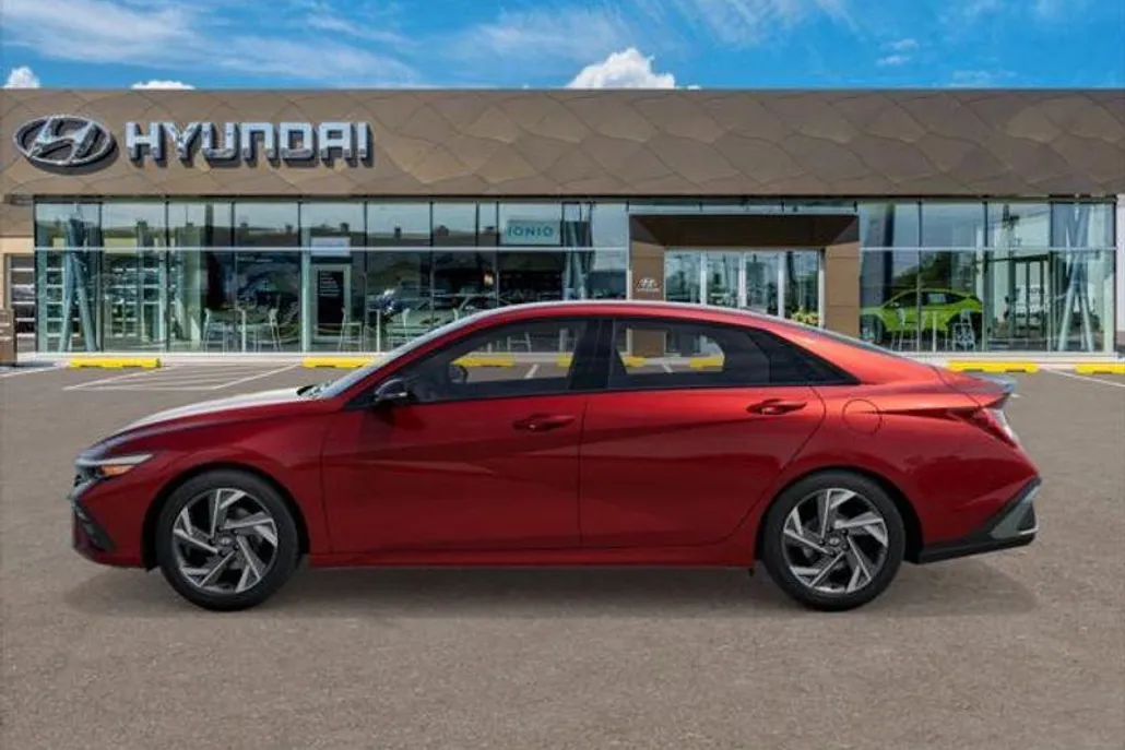 2025 Hyundai Elantra SEL Sport photo 1