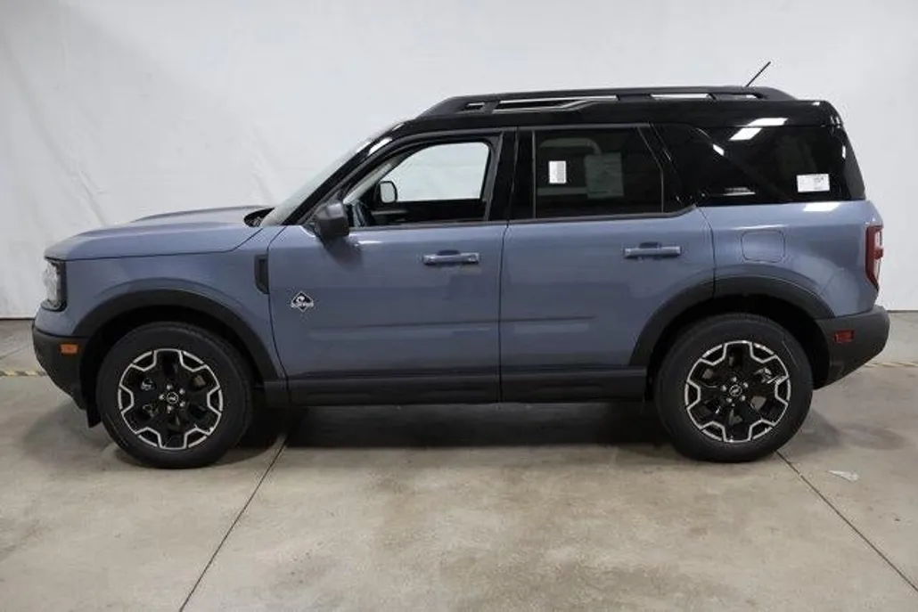 2025 Ford Bronco Sport Outer Banks photo 1