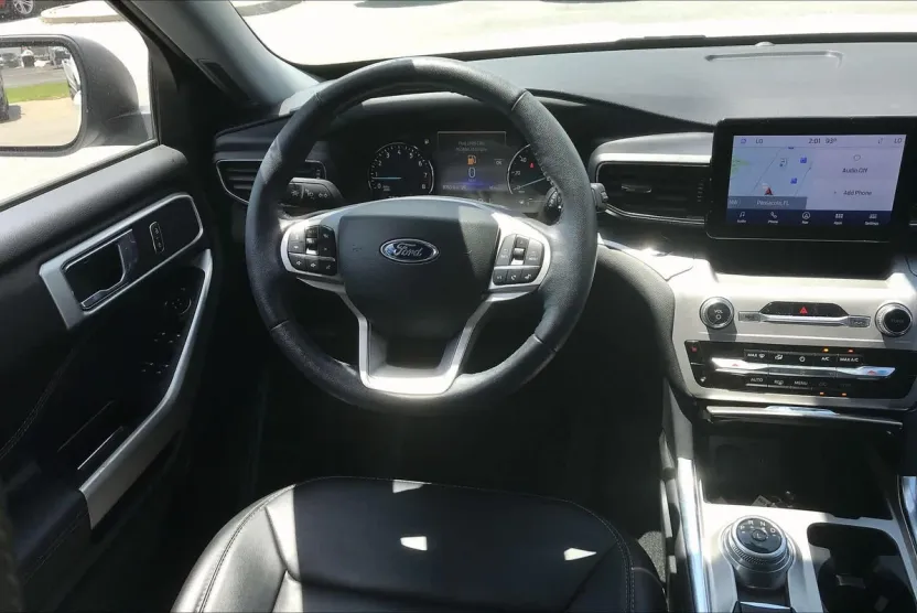 2022 Ford Explorer XLT photo 1