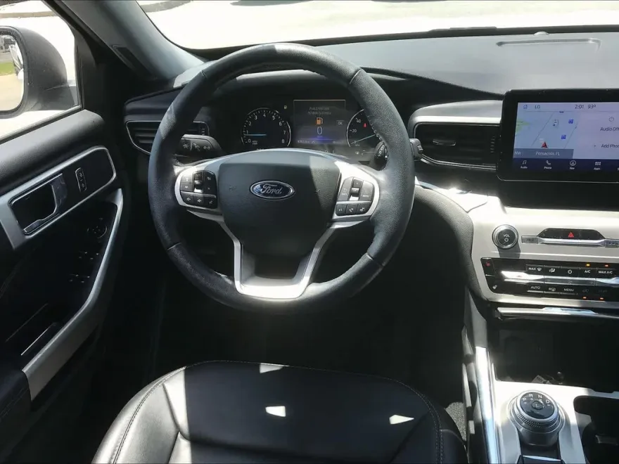 2022 Ford Explorer XLT photo 1