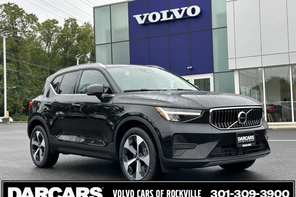 2025 Volvo XC40 Core photo 1