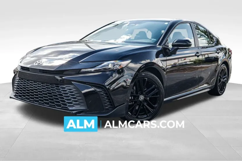 2025 Toyota Camry SE photo 1
