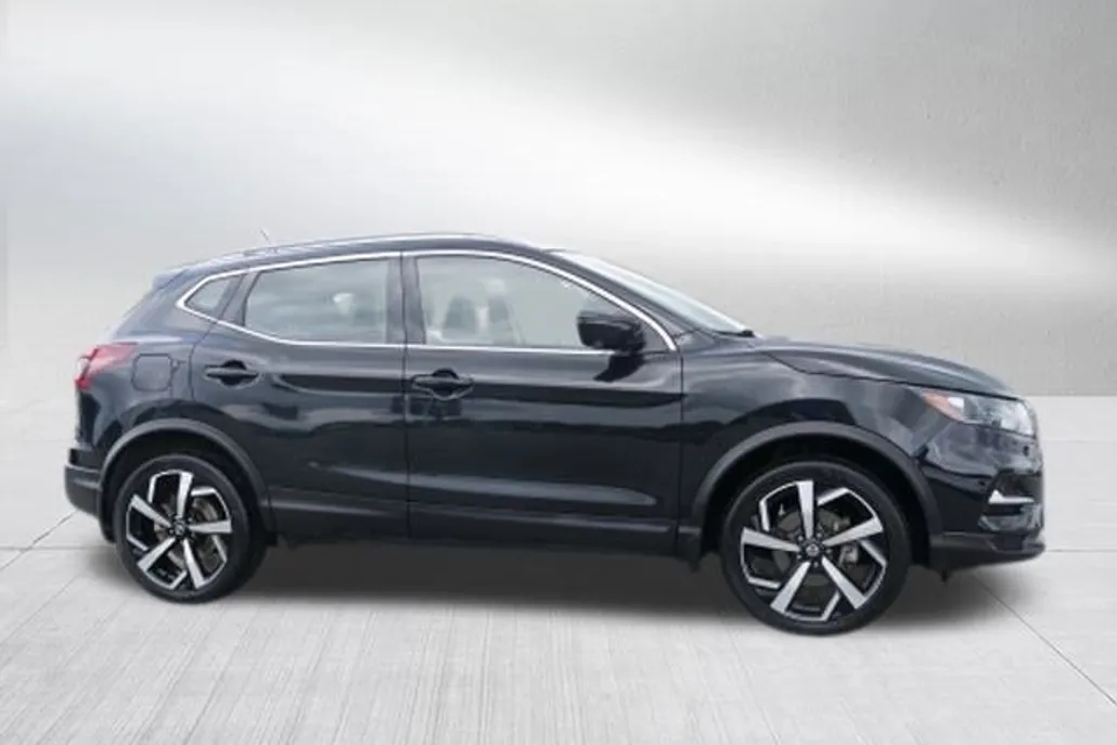 2022 Nissan Rogue Sport SL photo 1