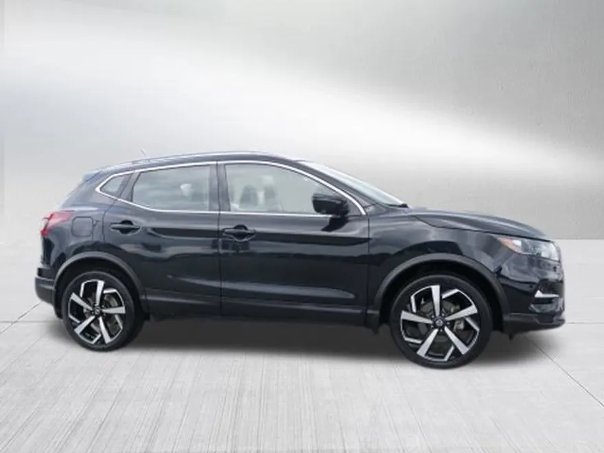2022 Nissan Rogue Sport SL photo 1