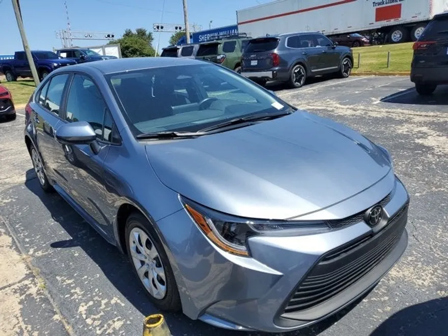2024 Toyota Corolla LE photo 1