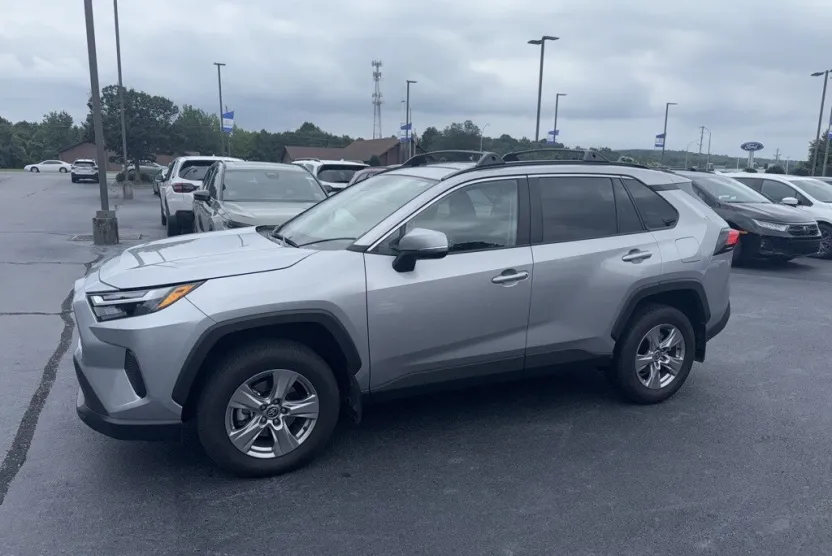 2024 Toyota RAV4 XLE photo 1