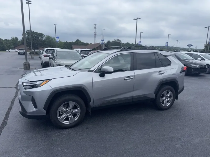 2024 Toyota RAV4 XLE photo 1