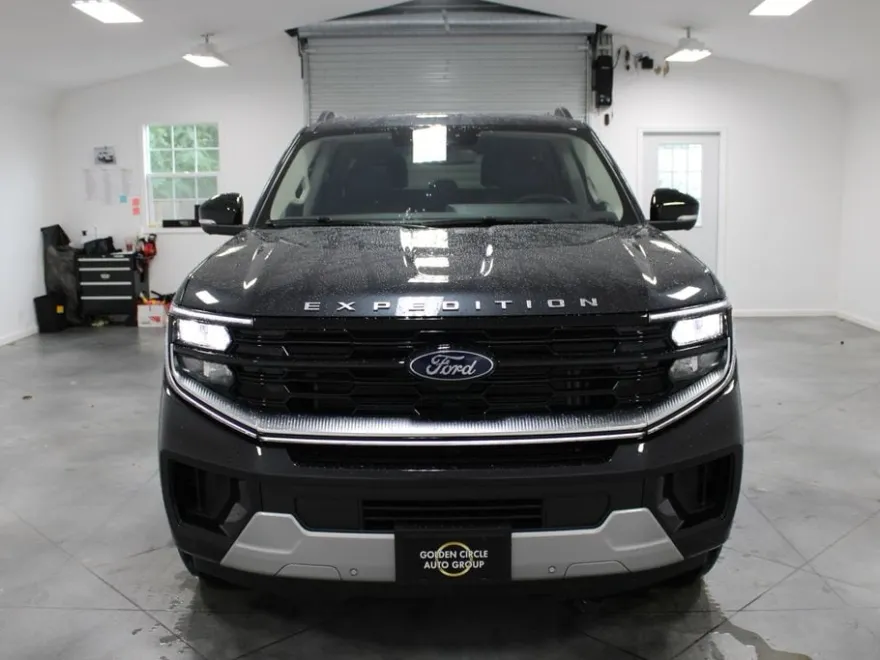 2025 Ford Expedition MAX Platinum photo 1