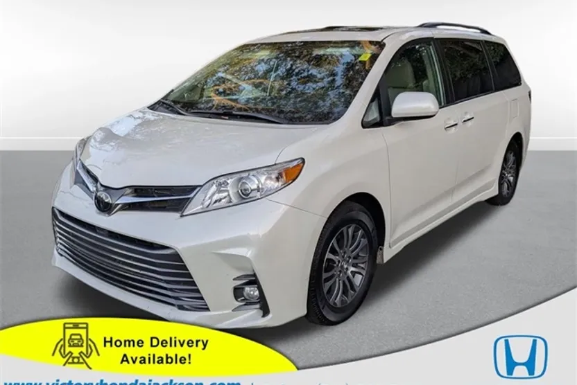 2019 Toyota Sienna Limited photo 1