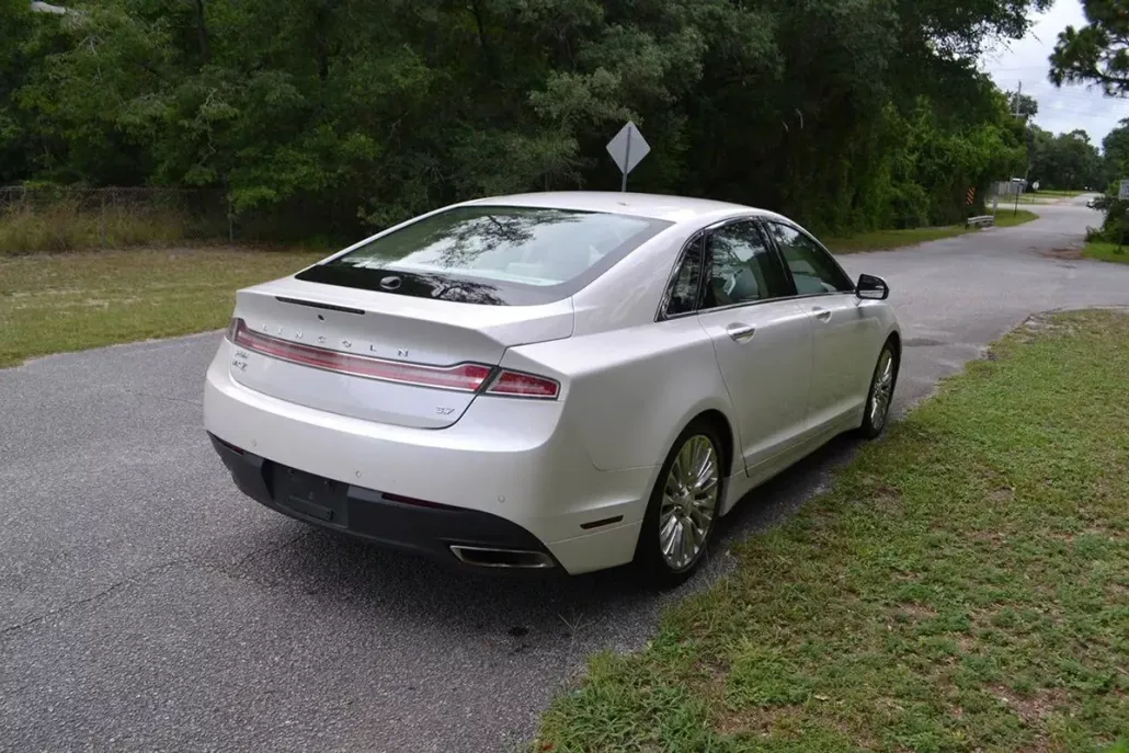 2013 Lincoln MKZ photo 1