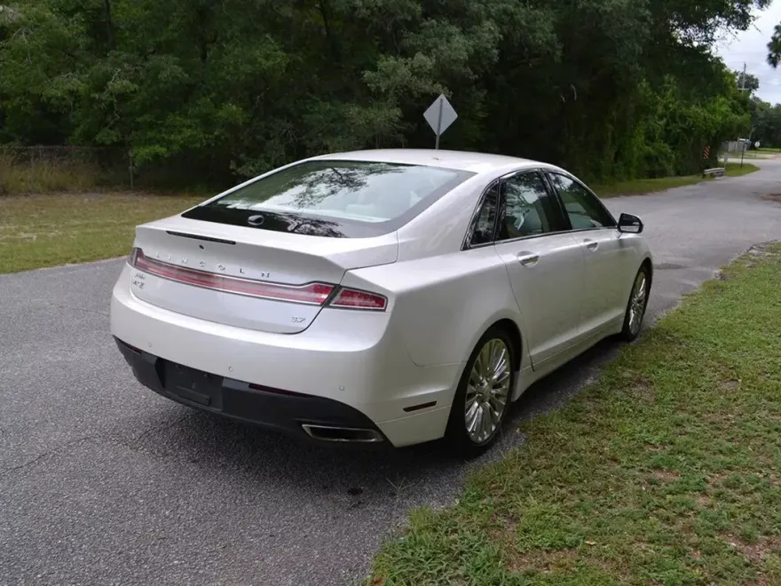 2013 Lincoln MKZ photo 1
