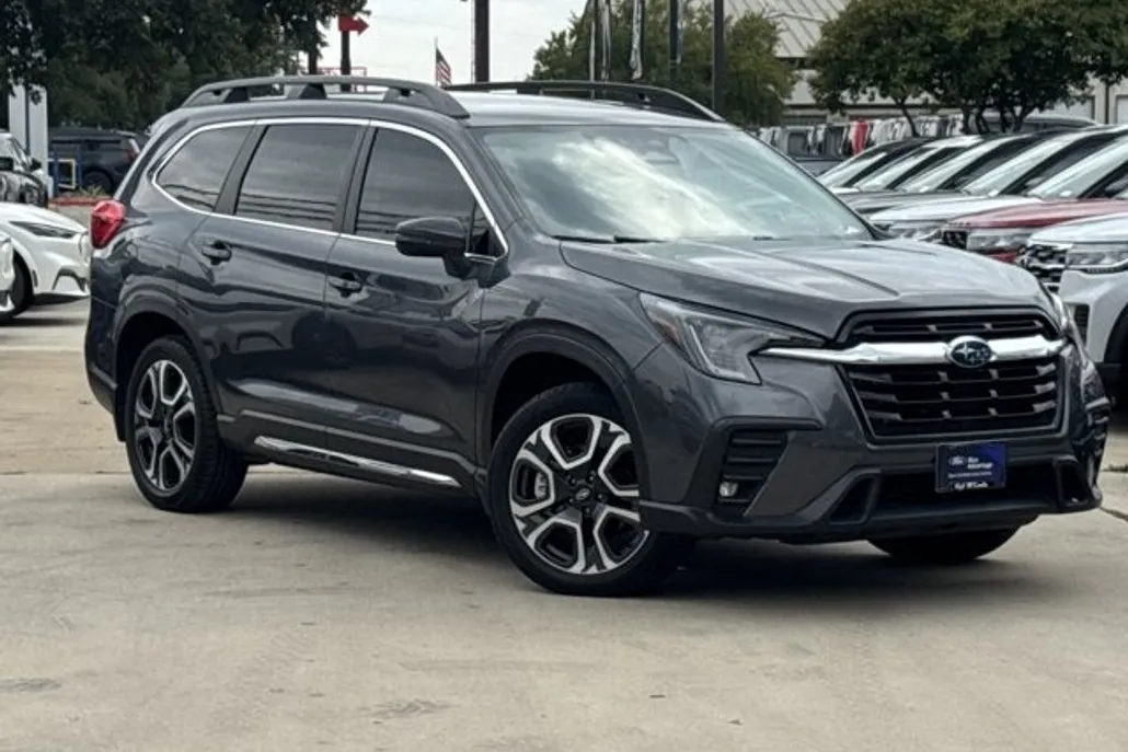 2023 Subaru Ascent Limited photo 1