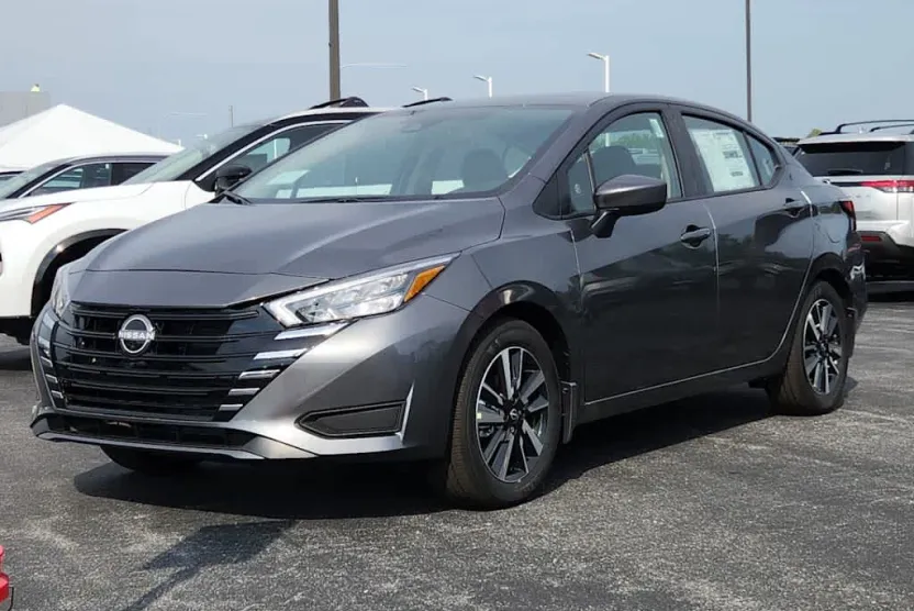 2025 Nissan Versa SV photo 1