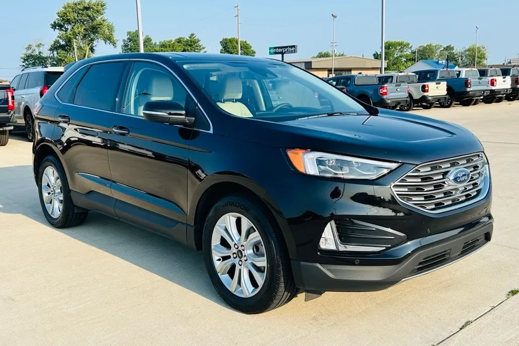 2024 Ford Edge Titanium photo 1