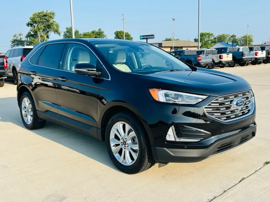 2024 Ford Edge Titanium photo 1
