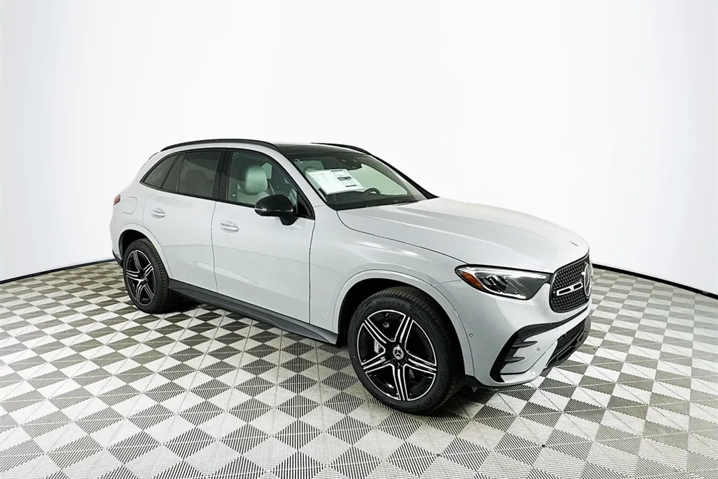 2025 Mercedes Benz GLC 300 photo 1