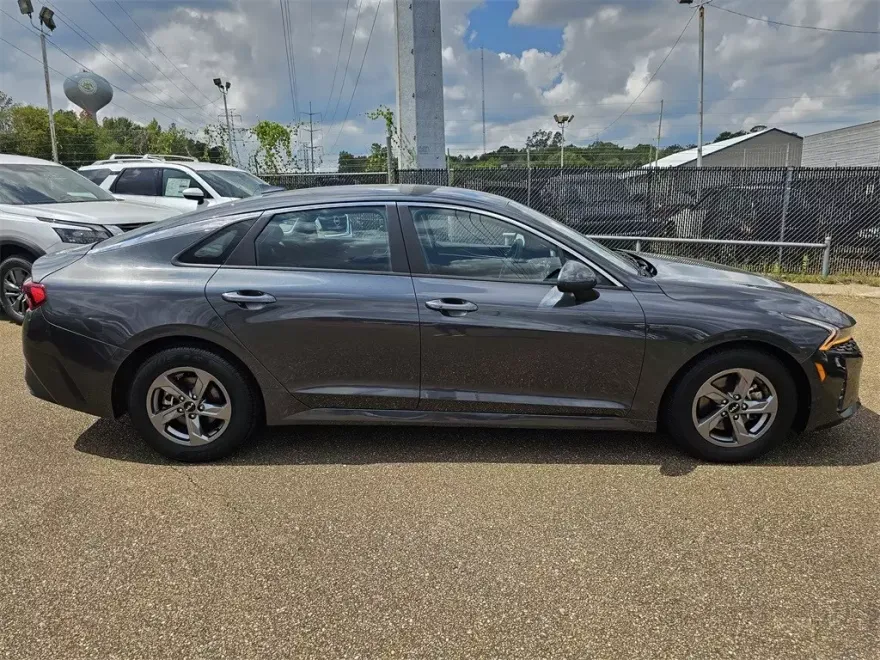 2023 Kia K5 LXS photo 1