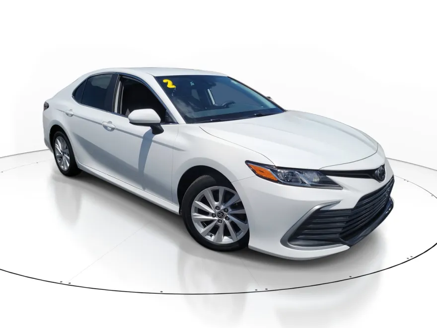 2022 Toyota Camry LE photo 1