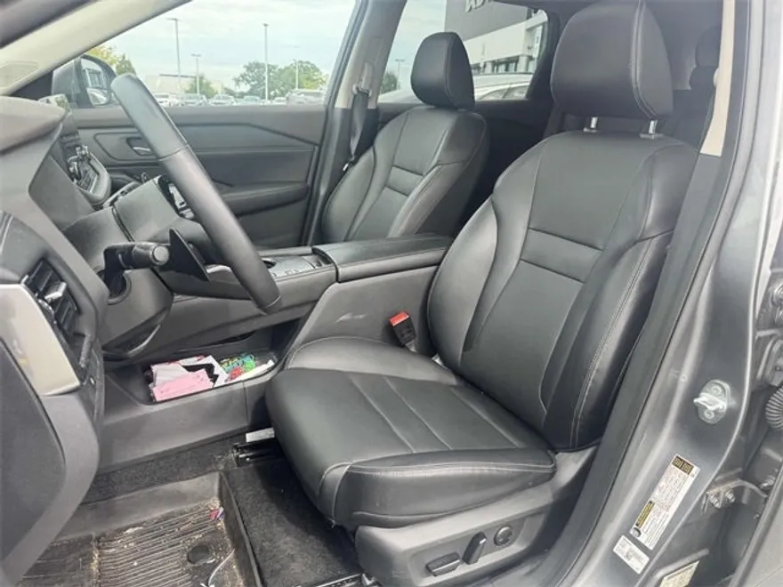2022 Nissan Rogue SL photo 1