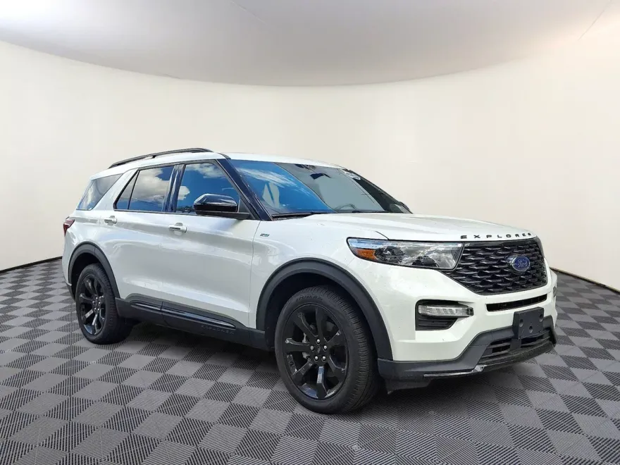 2023 Ford Explorer ST-Line photo 1