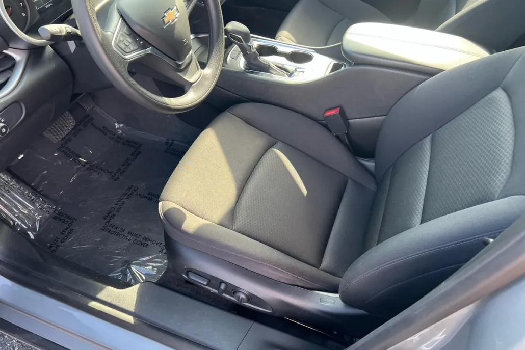 2024 Chevrolet Malibu 1LT photo 1