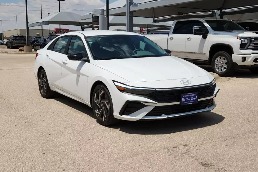 2025 Hyundai Elantra SEL Sport photo 1