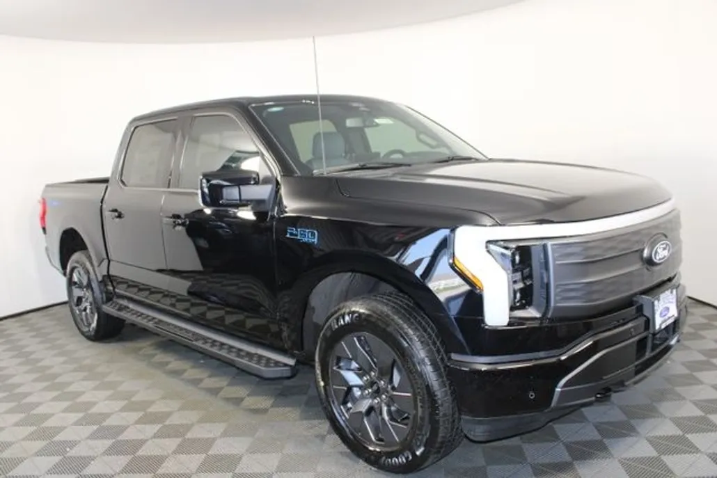2025 Ford F-150 Lightning Lariat photo 1