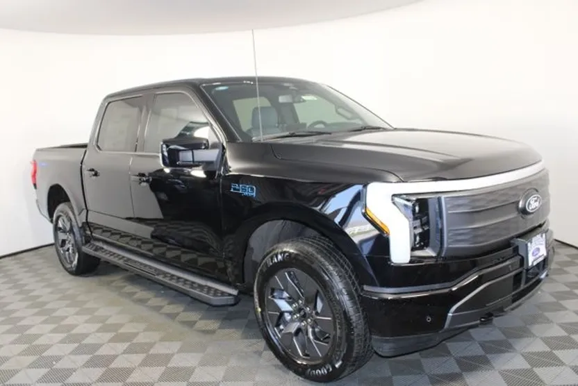 2025 Ford F-150 Lightning Lariat photo 1