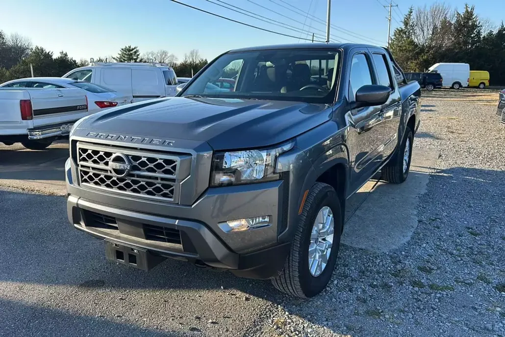 2022 Nissan Frontier Crew Cab SV photo 1
