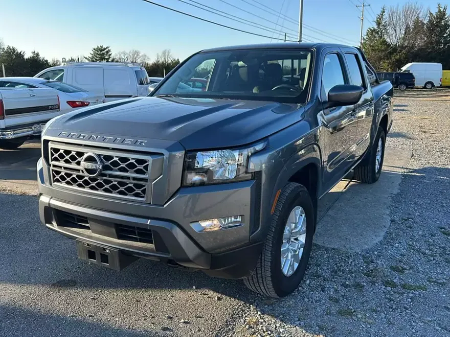 2022 Nissan Frontier Crew Cab SV photo 1