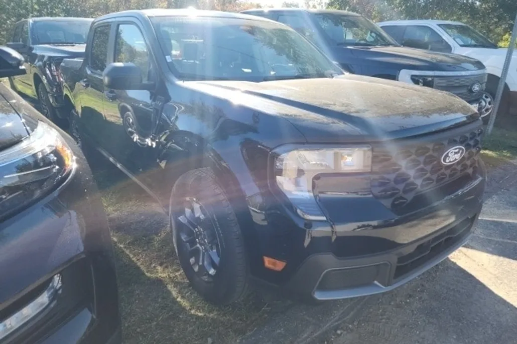2025 Ford Maverick XLT photo 1