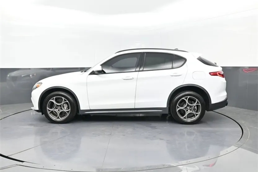 2022 Alfa Romeo Stelvio Ti photo 1