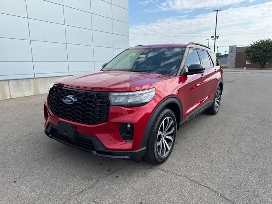 2025 Ford Explorer ST-Line photo 1