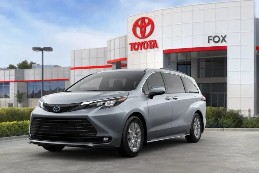 2025 Toyota Sienna XLE photo 1