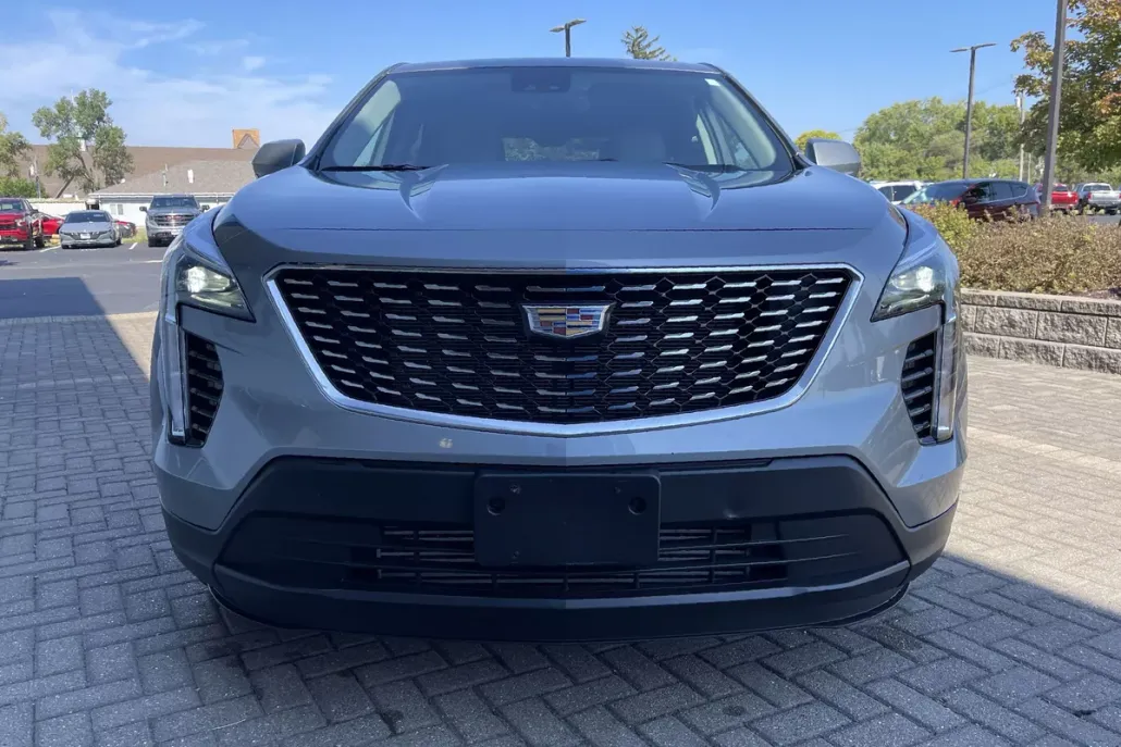 2023 Cadillac XT4 Luxury photo 1