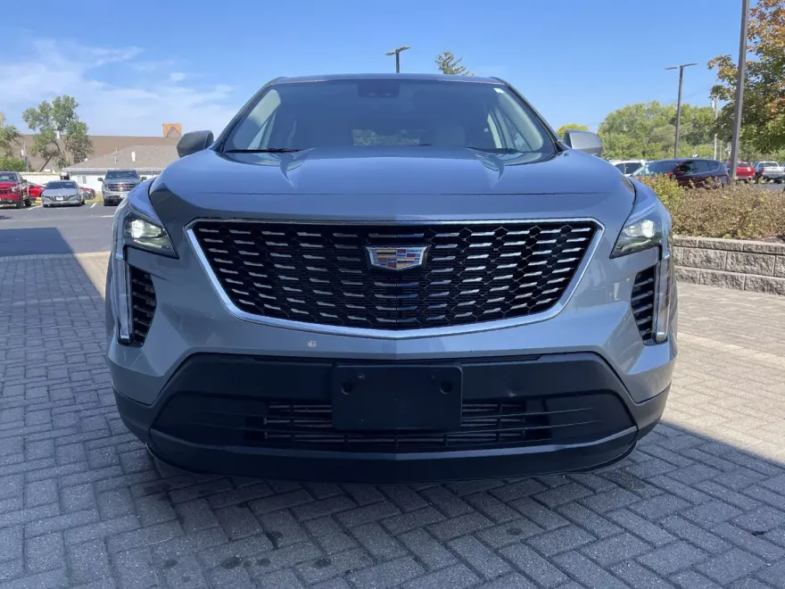 2023 Cadillac XT4 Luxury photo 1