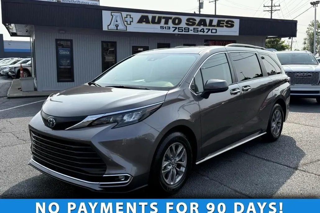 2024 Toyota Sienna XLE photo 1