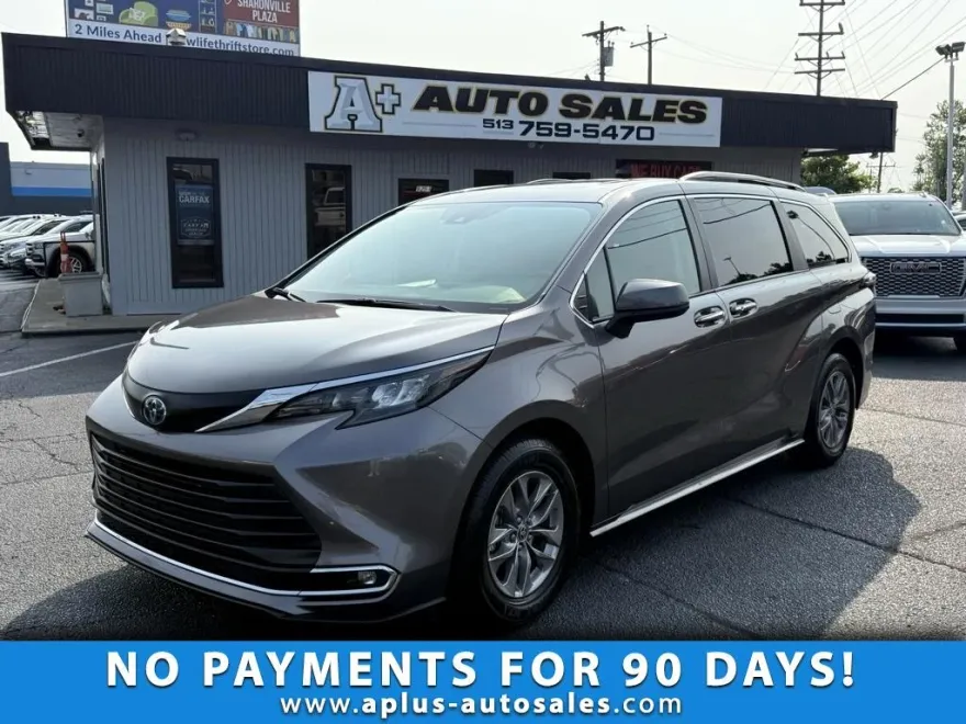 2024 Toyota Sienna XLE photo 1