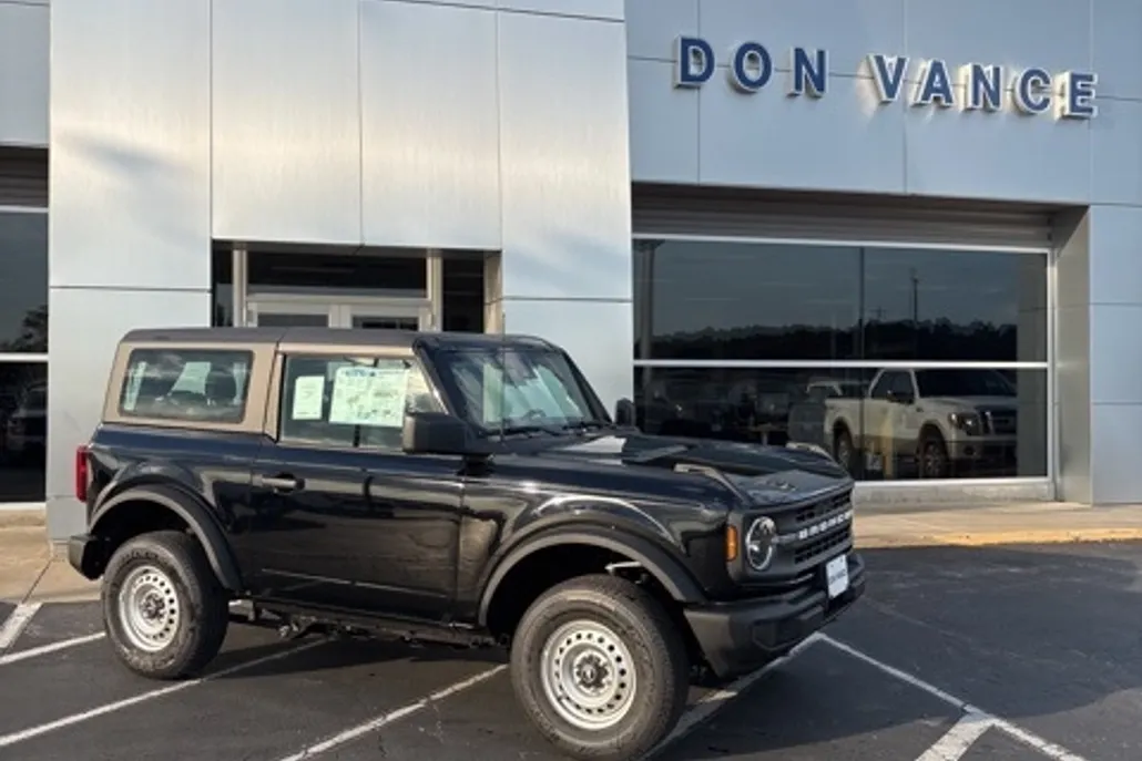 2025 Ford Bronco Base photo 1