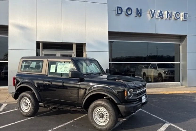 2025 Ford Bronco Base photo 1