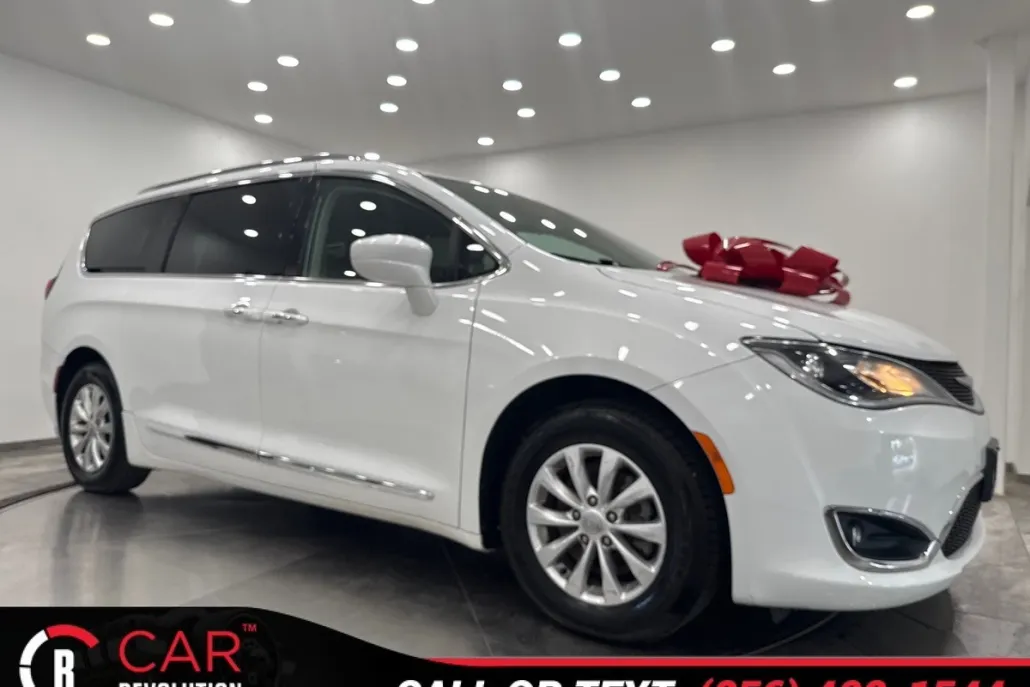 2018 Chrysler Pacifica Touring L photo 1