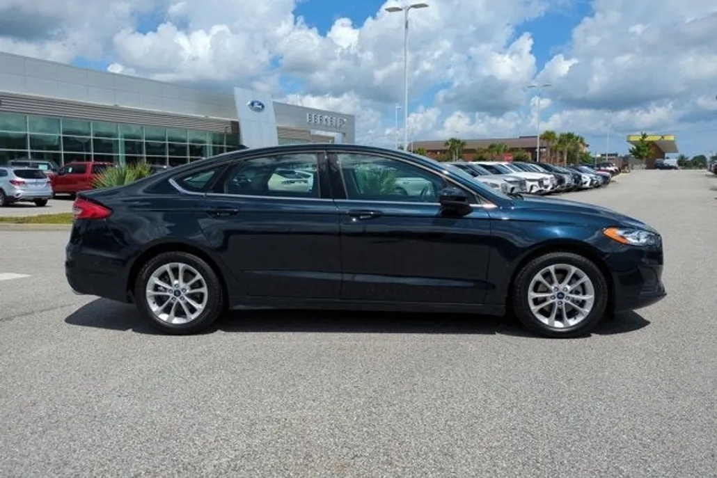 2020 Ford Fusion SE photo 1