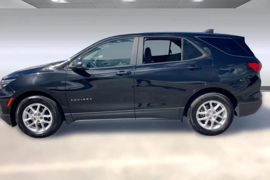 2023 Chevrolet Equinox LS photo 1