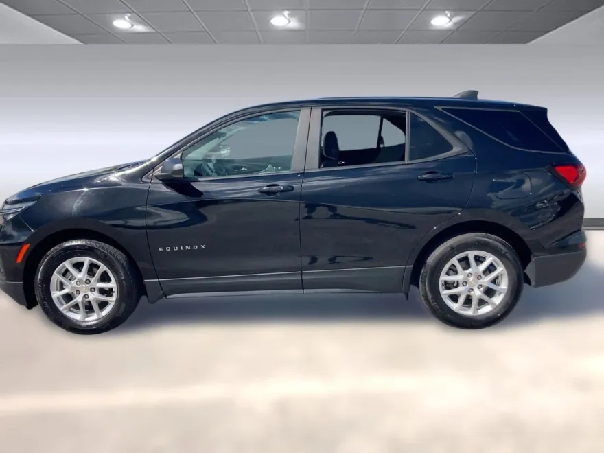 2023 Chevrolet Equinox LS photo 1
