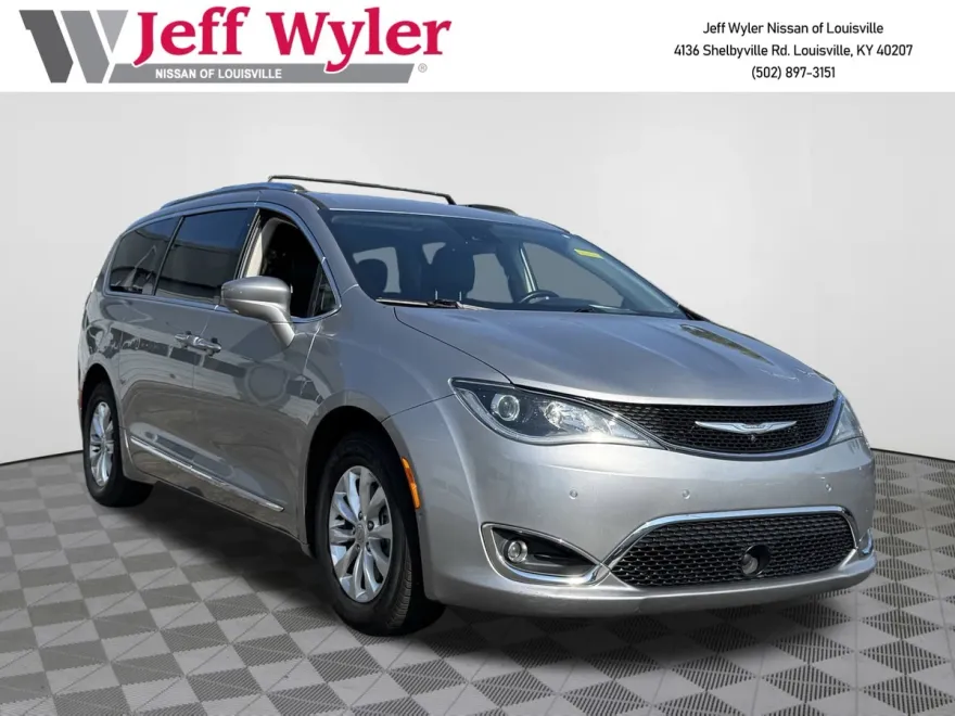 2018 Chrysler Pacifica Touring Plus photo 1