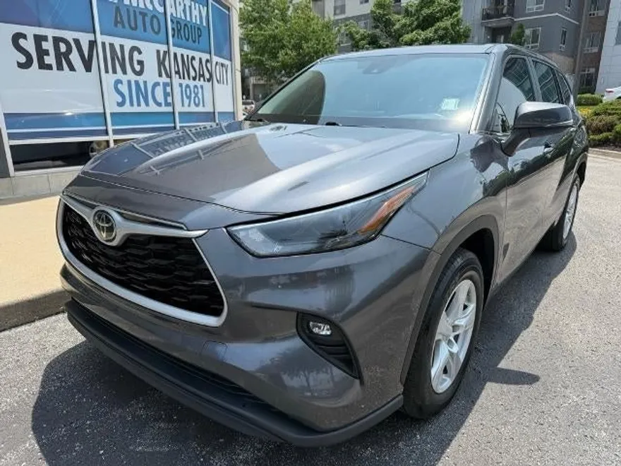 2023 Toyota Highlander L photo 1