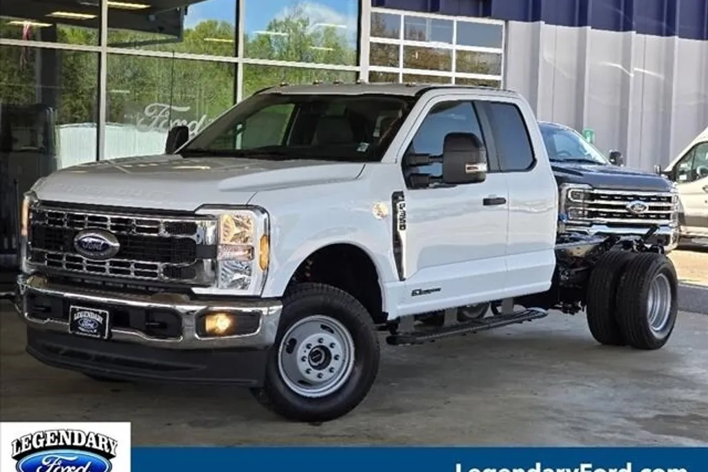 2025 Ford F-350 XL photo 1