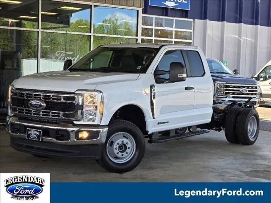 2025 Ford F-350 XL photo 1