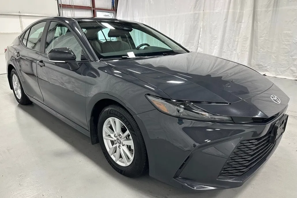 2025 Toyota Camry LE photo 1